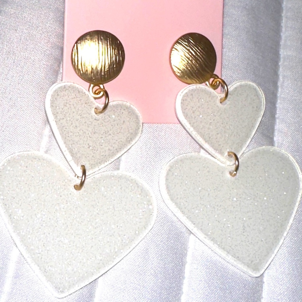NWT acrylic heart earrings perfect for Valentine’s Day
